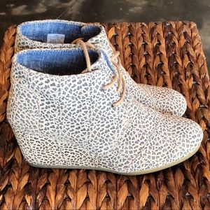 TOMS Women Booties size 9
